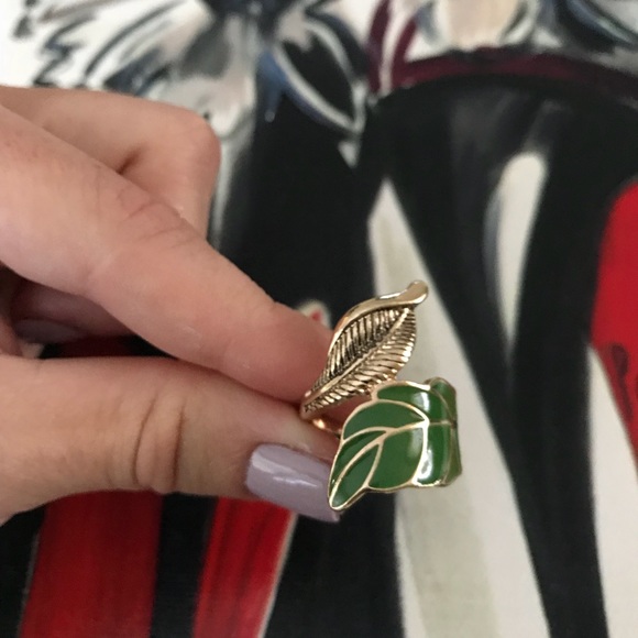 Green Enamel Leaf Design Cuff Wrap Ring - Picture 4 of 6